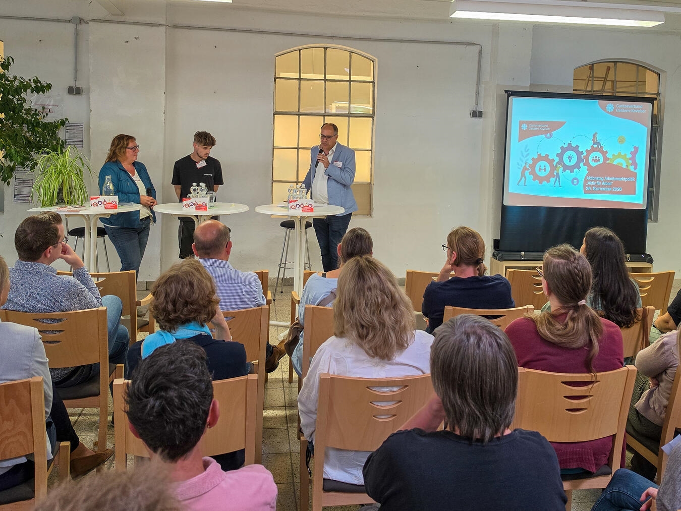 "Netzwerktreffen bei FairKaufHaus Geldern, organisiert von Caritasverband Geldern-Kevelaer, zeigt Einblicke in soziale Arbeitsinitiativen."