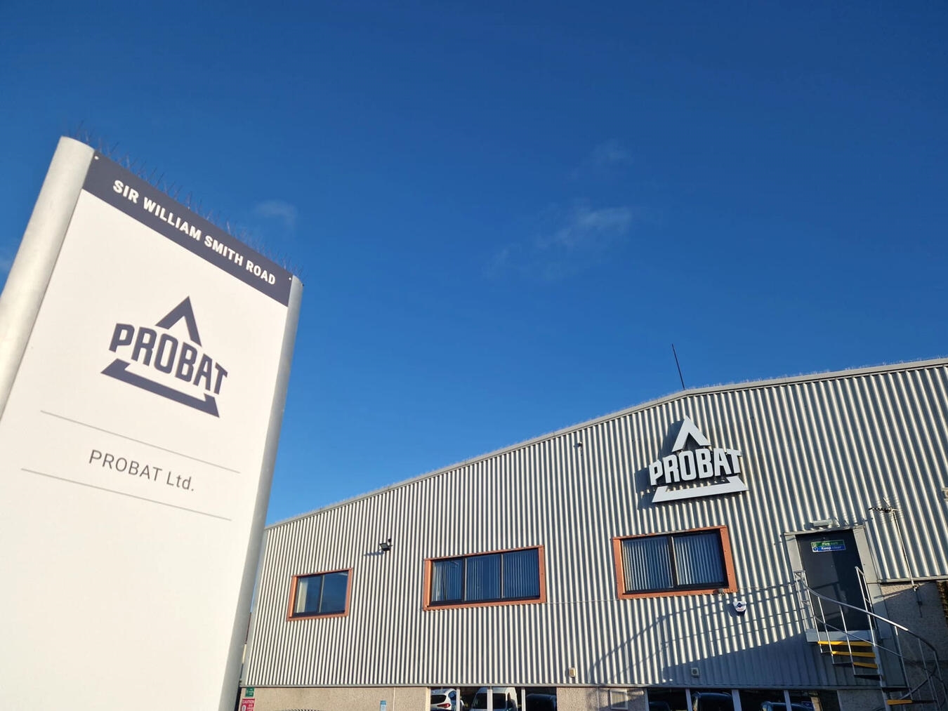 Neu an der Sir-William-Smith-Road in Arbroath, Schottland: das Probat-Logo am Standort von MacIntyre Chocolate Systems. Foto: Porbat