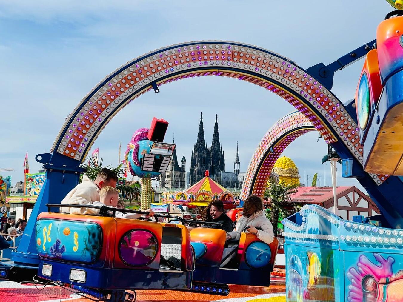 Neu bei der Gocher Sommerkirmes ist der „Polyp“, ein klassisches Familien-Rundfahrgeschäft. Foto: privat