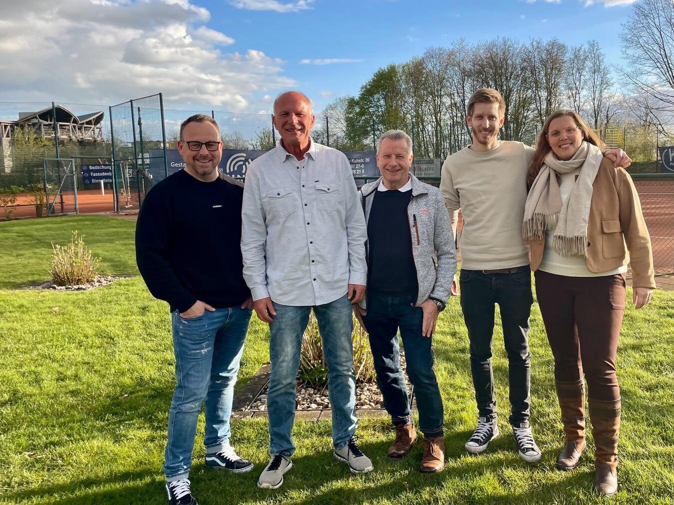 Vorstand Tennisverein Blau-Weiß Kevelaer: Jan Lingner, Jochen Rademacher, Peter Bruckschen, Felix Polders, Marleen Blumenkemper.