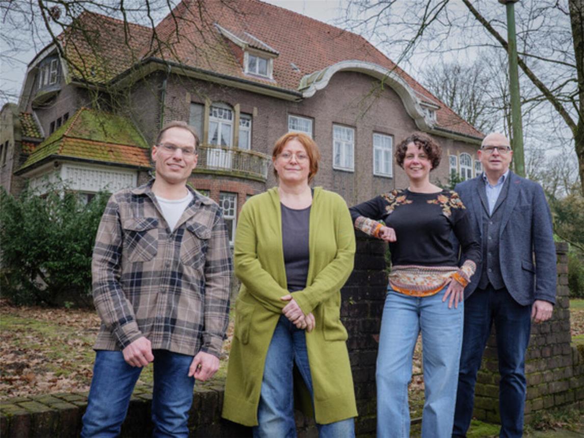 Neuer Vorstand des Fördervereins Bedburger Begegnungspark (v.l.): Erwin Reijngoudt, Sonja Fortkort-Roelofs, Charlotte Giesbers-Reijngoudt, Alfred Derks. Foto: Förderverein Bedburger Begegnungspark