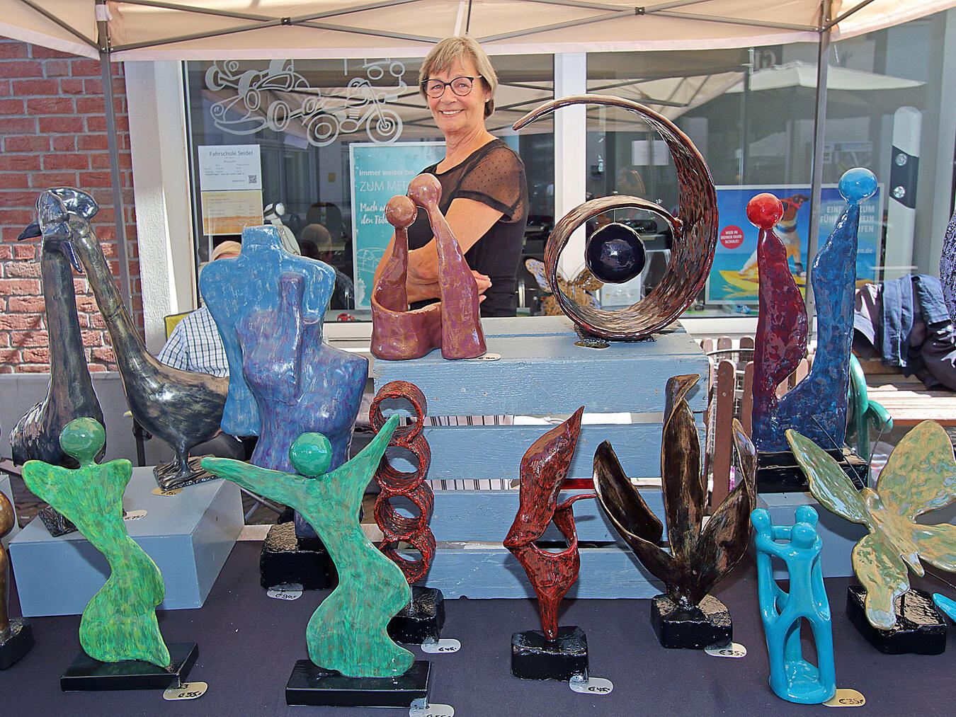 Nicht nur klassische Malerei war dabei: Auch gläserne Kunstwerke waren zu bestaunen.