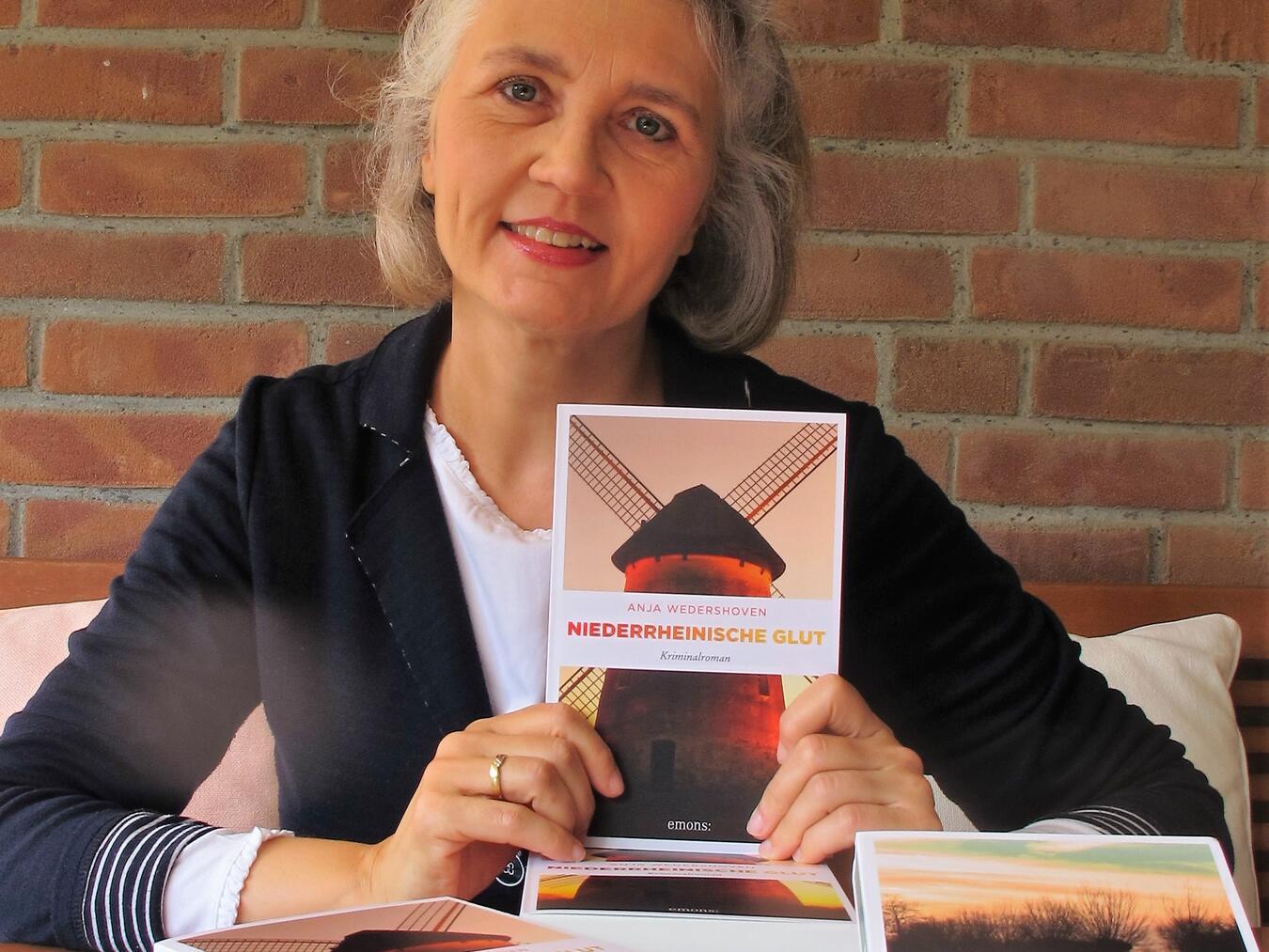 „Niederrheinische Glut“ ist das zweite Buch von Krimiautorin Anja Wedershoven. Foto: Privat