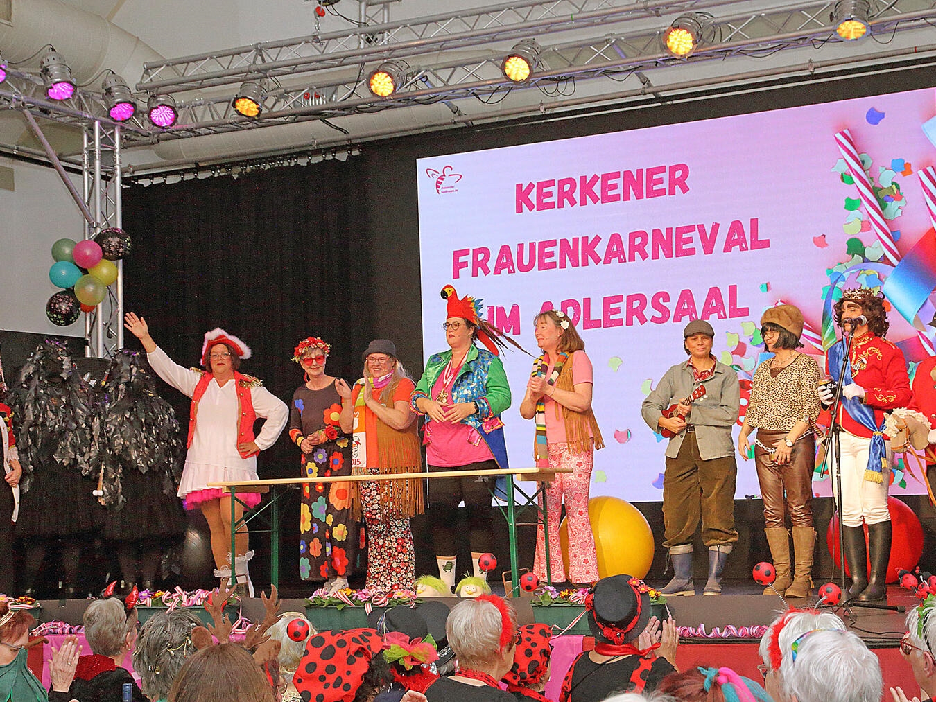 Nieukerk Helau! Im fast ausverkauften Saal feierten die Damen den Auftakt in die fünfte Jahreszeit.NN-Fotos: Theo Leie