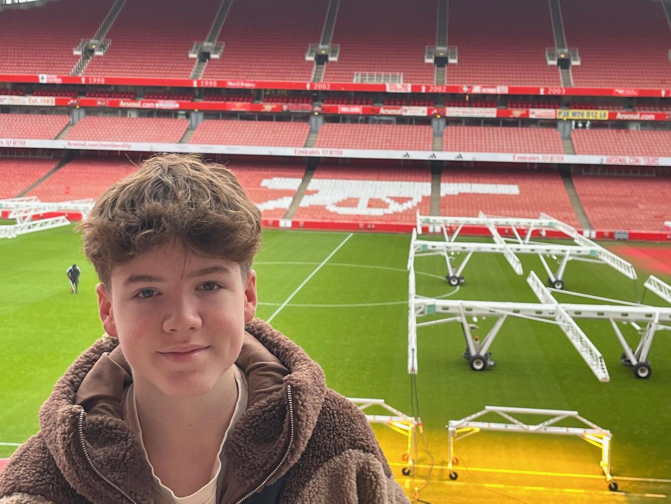 Niklas ist ein großer Fußballfan. Der Teenager aus Willich leidet an MDS und braucht dringend eine Stammzellspende.Foto: DKMS