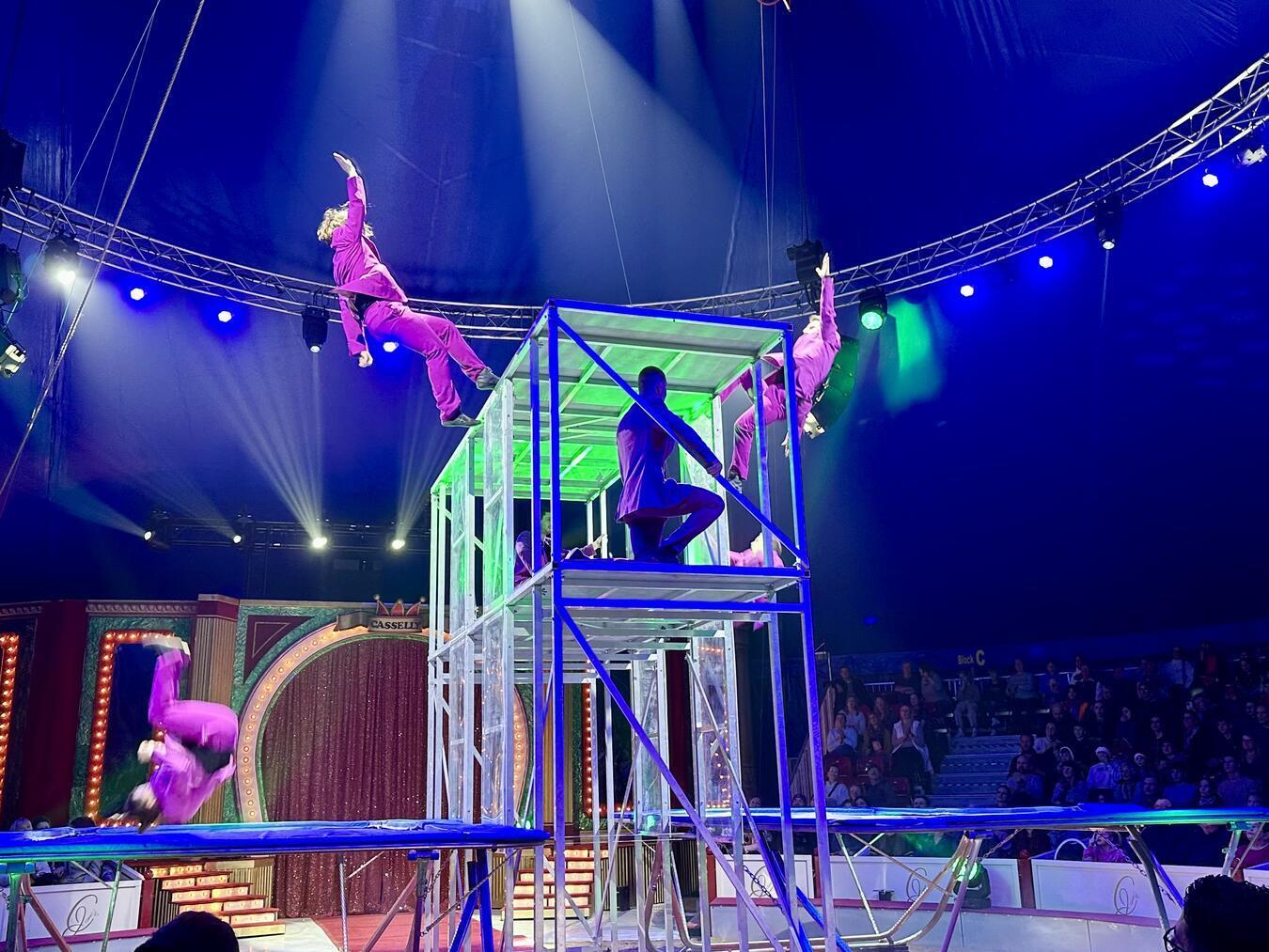 Verblüffende Artistik im Xantener Weihnachtscircus NN-Foto: Sabrina Peters