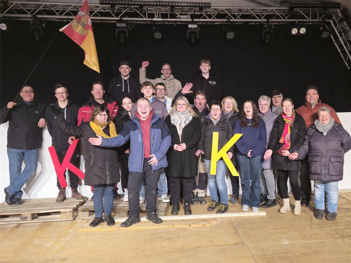 Noch sind nicht alle Bienen an Bord – pardon: im Stock. Noch wird geprobt. Die Stimmung? Könnte nicht besser sein. NN-Foto: HF