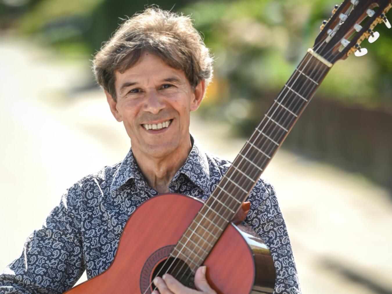 Norbert van Os spielt in Rees-Mehr bedeutende Werke der Gitarrenliteratur. Foto: privat