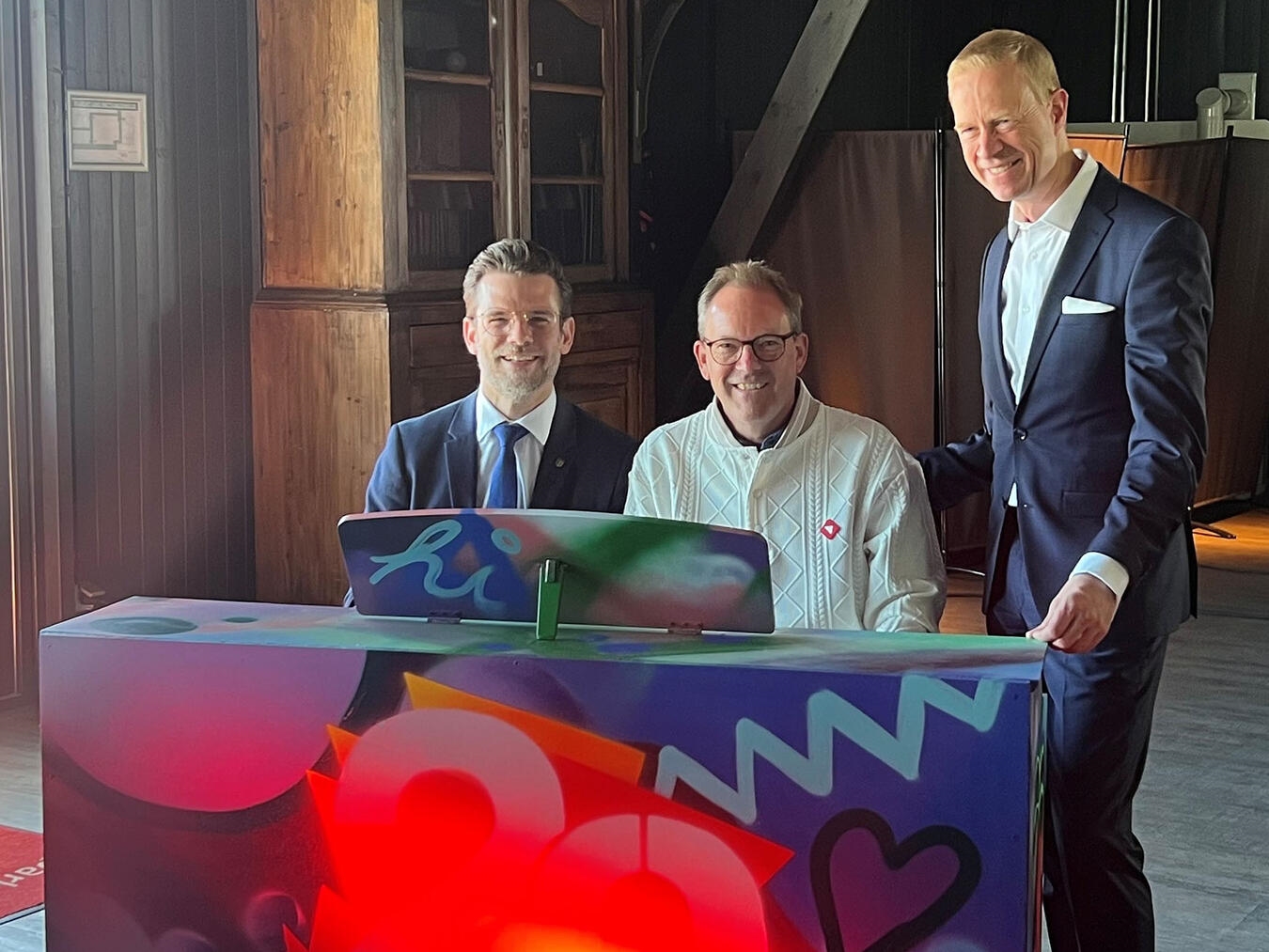 "Oberbürgermeister Felix Heinrichs und Stadtsparkasse-Team präsentieren Jubiläumsprogramm 2026, Mönchengladbach."