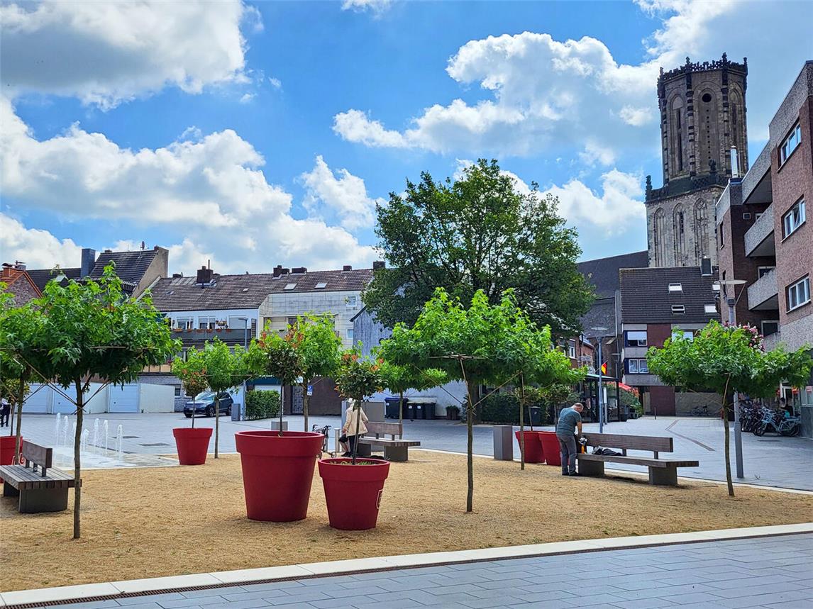 Öffentliche Plätze wie der Neumarkt in Emmerich sollen verstärkt als Sicherheits-Hotspots kontrolliert werden. NN-Foto: Michael Bühs
