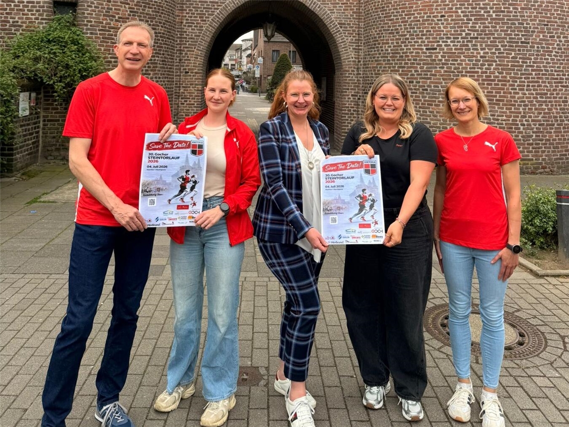 Organisatoren und Sponsoren freuen sich auf den 30. Gocher Steintorlauf. Foto: SV Viktoria Goch