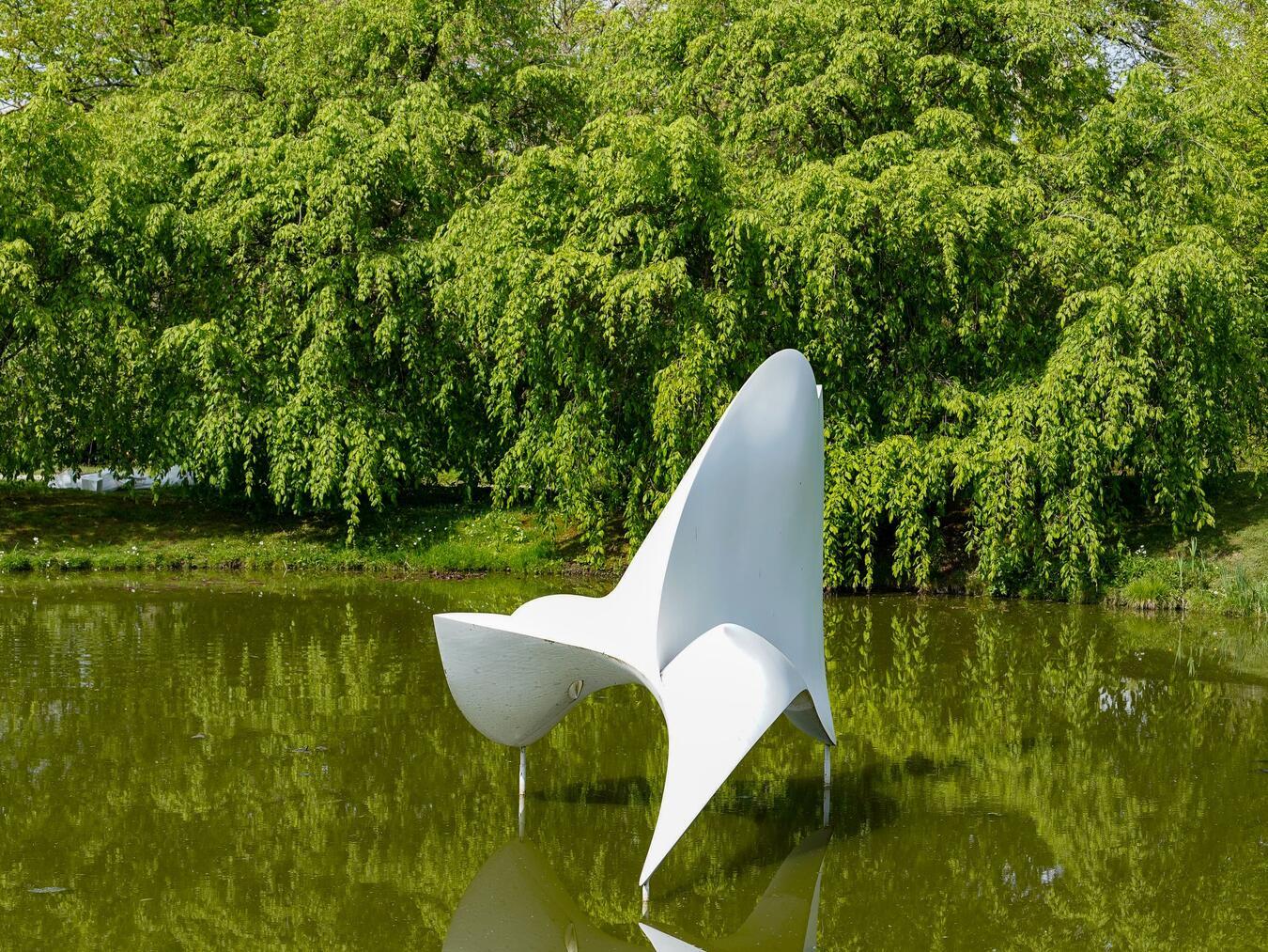 Organische Kunst schmiegt sich in die Natur ein. 