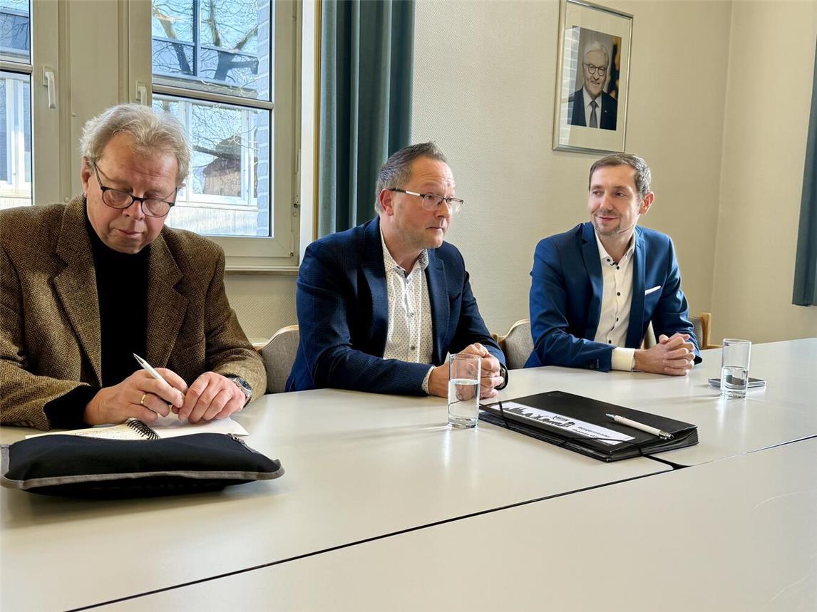 Pankraz Gasseling, Thomas Görtz und Robin Böcker (v.l.) beim Pressegespräch. NN-Foto: SP