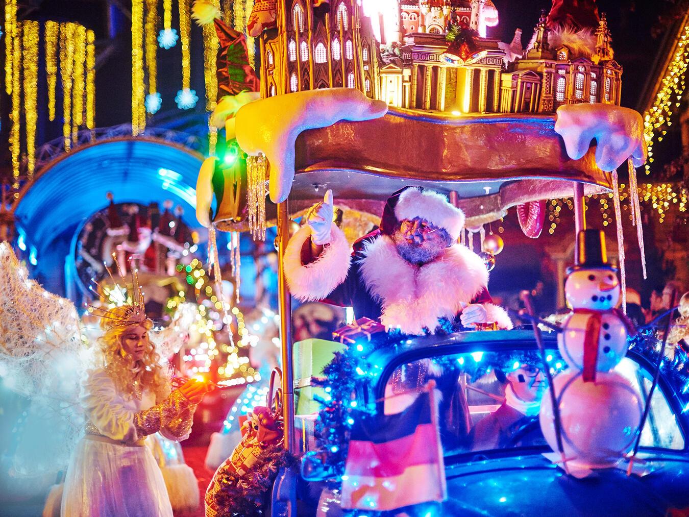 Die Wintersaison in der Europa-Park Erlebniswelt erleben Paraden mit glitzernden Wagen und Figuren in bunten Kostümen, bringen die Augen der Besucher im Europa-Park Rust zum Strahlen. Fotos: Europa-Park