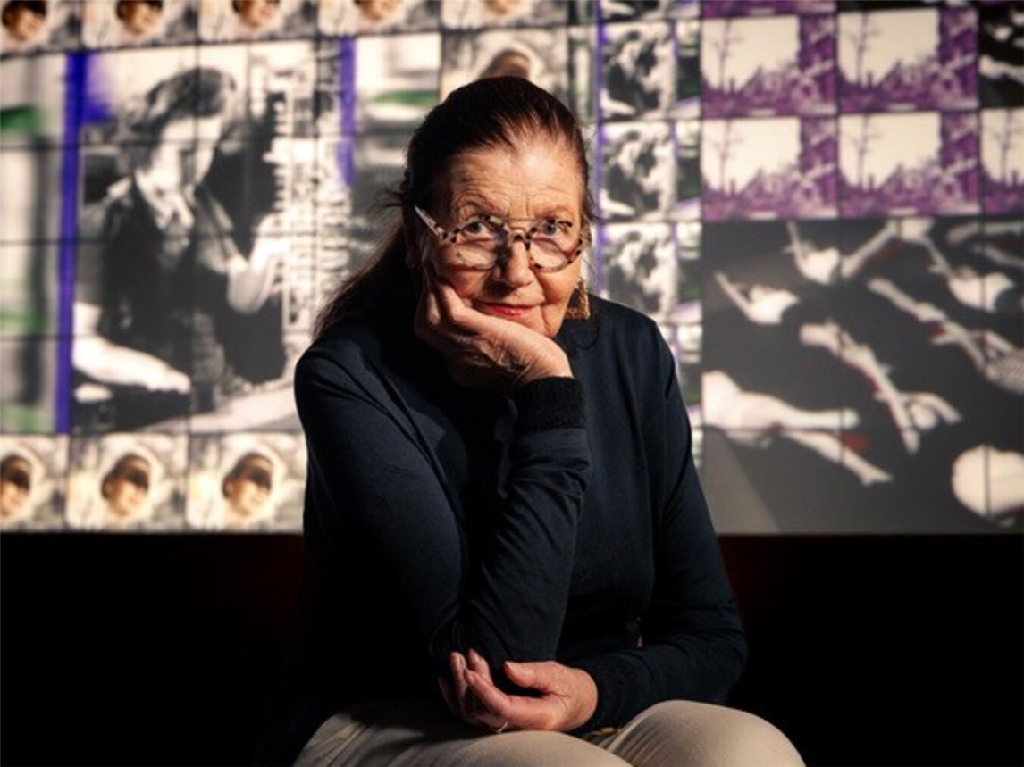 Passend zur neu erworbenen Arbeit der Künstlerin Ulrike Rosenbach liegt der Schwerpunkt des Langen Donnerstags auf den verschiedenen Rollen von Frauen im Kunstmarkt. Foto: Ulrike Rosenbach 