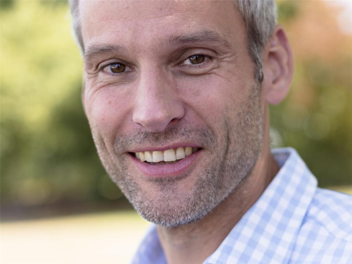 Pastor Christoph Krause geht in der Predigtreihe der Frage nach, ob Beten Zeitverschwendung ist oder Sinn macht. Foto: A. Reichel