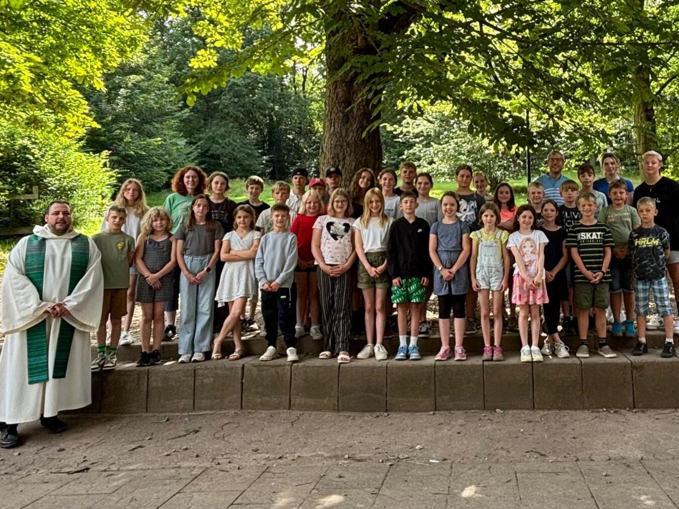 Pastor Lüken besuchte die Ferienfreizeit und feierte mit Kindern und Betreuern einen Gottesdienst. Foto: privat