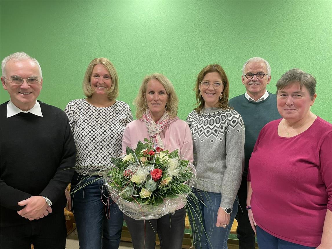 Pastor Manfred Stücker, Anita Blix (neue Leiterin), Nicola Leukers, Nicole Rohloff-Hox (Verbundleitung), Peter Luyven und Claudia Klümpen (Kirchenvorstand, v.l.n.r.).Foto: privat
