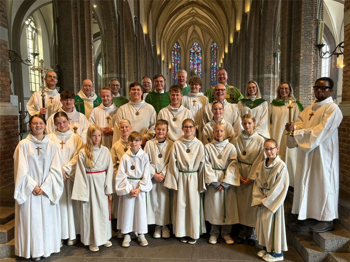 Pastor Torsten Jortzick (hintere Reihe, 5. v. l.) verlässt Emmerich in Richtung St.-Vincenz-Krankenhaus in Datteln. Foto: privat