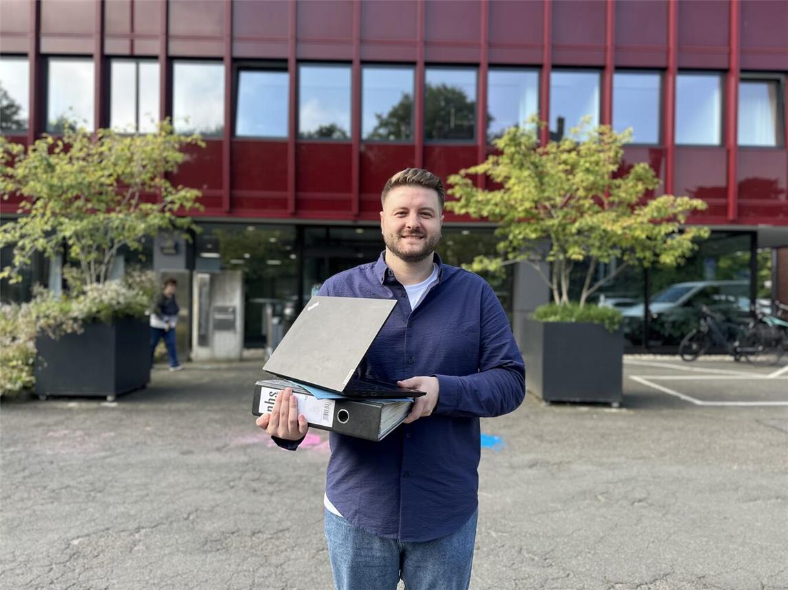 Patric Francki informiert über die möglichen Einschränkungen bei der Digitalisierung der Bauakten.Foto: Stadt Geldern/Terhorst