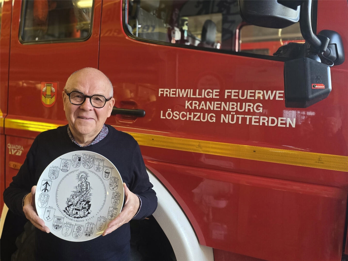 Paul-Heinz Böhmer war von 2004 bis 2016 Kreisbrandmeister und hat in dieser Zeit viele Wappenteller an Jubilare verliehen. NN-Foto: HF