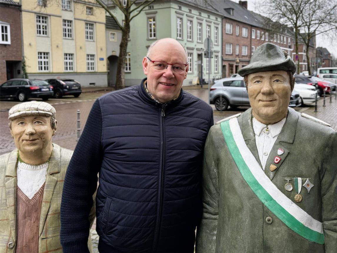 Paul Schmitz war 20 Jahre bei der Stadt Rees. Jetzt genießt er im Ruhestand die Zeit für sein Haus, Kinder, Enkelkinder, Feuerwehr, Schützenverein und Karneval. Foto: Stadt Rees