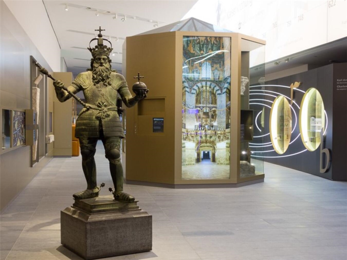 PD Dr. Werner Tschacher (Aachen) hält einen Vortrag zum Thema „Aachen als Herrschafts- und Erinnerungsort. Konzept und Realisierung des Centre Charlemagne – Neues Stadtmuseum Aachen“.Foto: Tschacher