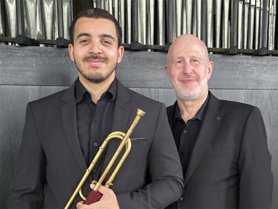 "Pedro Henrique de Souza Rosa und Dieter Lorenz beim Auftritt in Aldekerk, 2023, Musikduo Live-Performance"