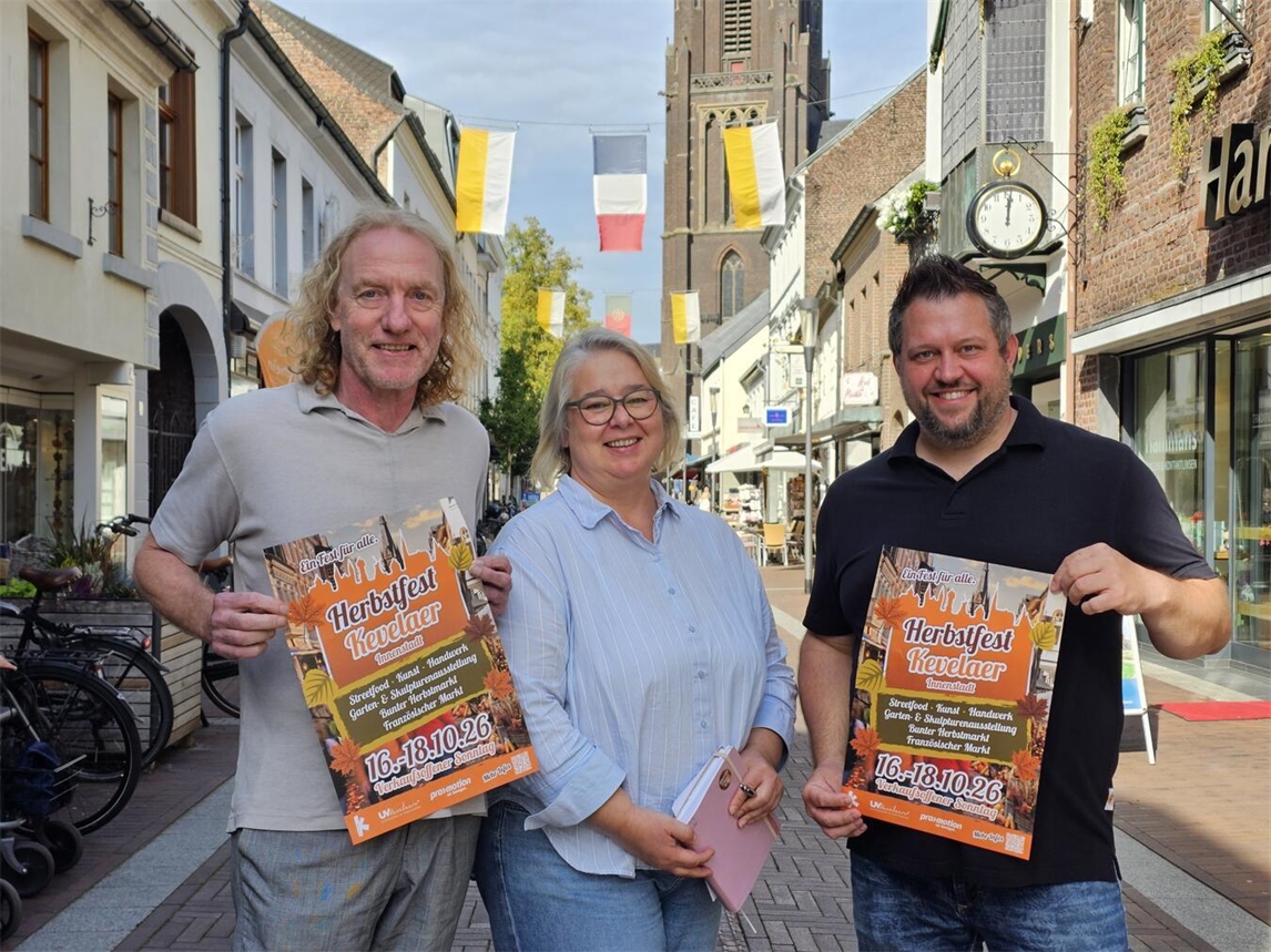 "Peter Lihs, Anja Hummler, Felix Moeselaegen präsentieren Herbstfest Kevelaer Konzept"
