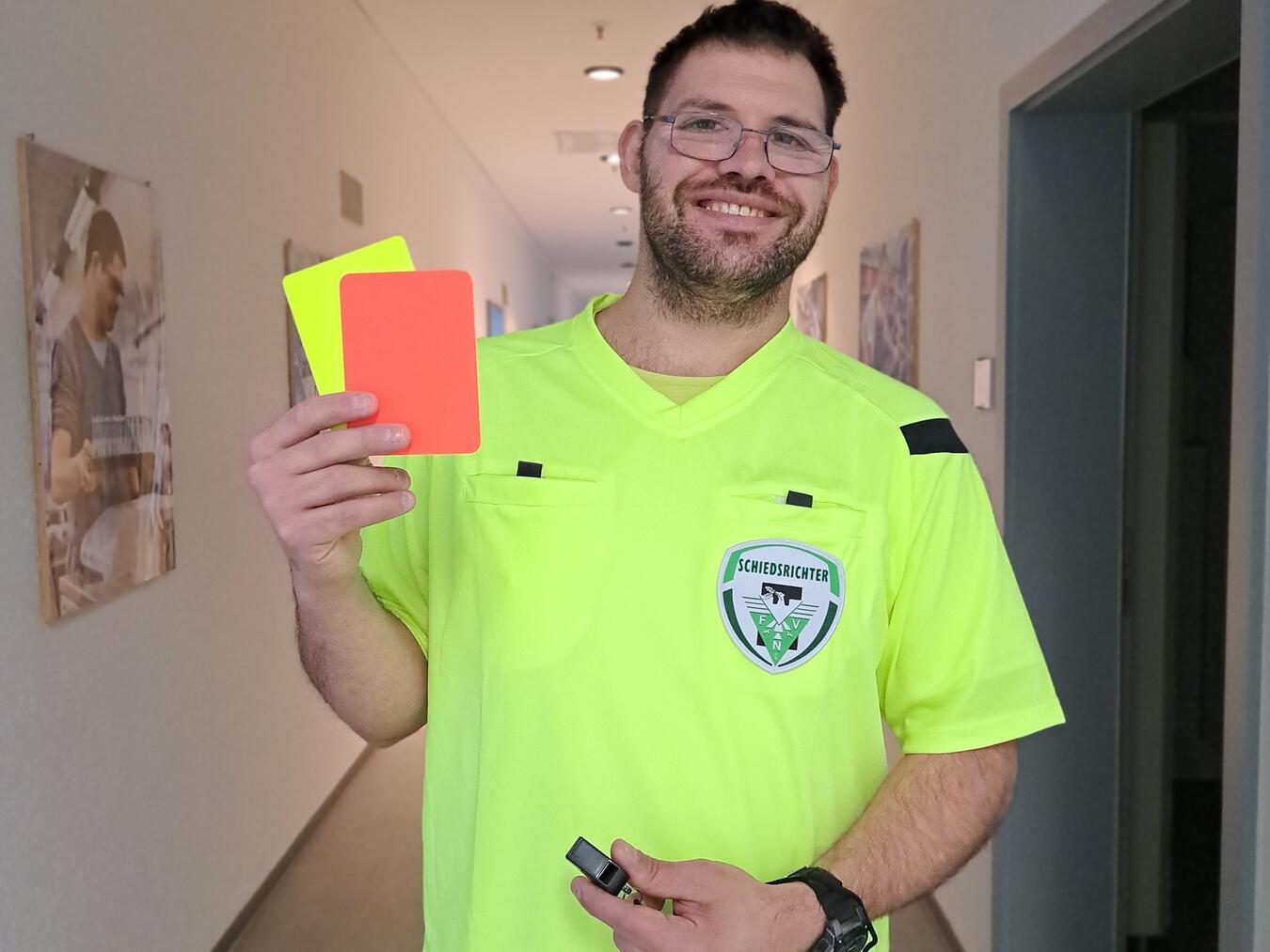 Peter Verweyen hat die Ausbildung zum Schiedsrichter beim FVN erfolgreich bestanden. Foto: LHUN