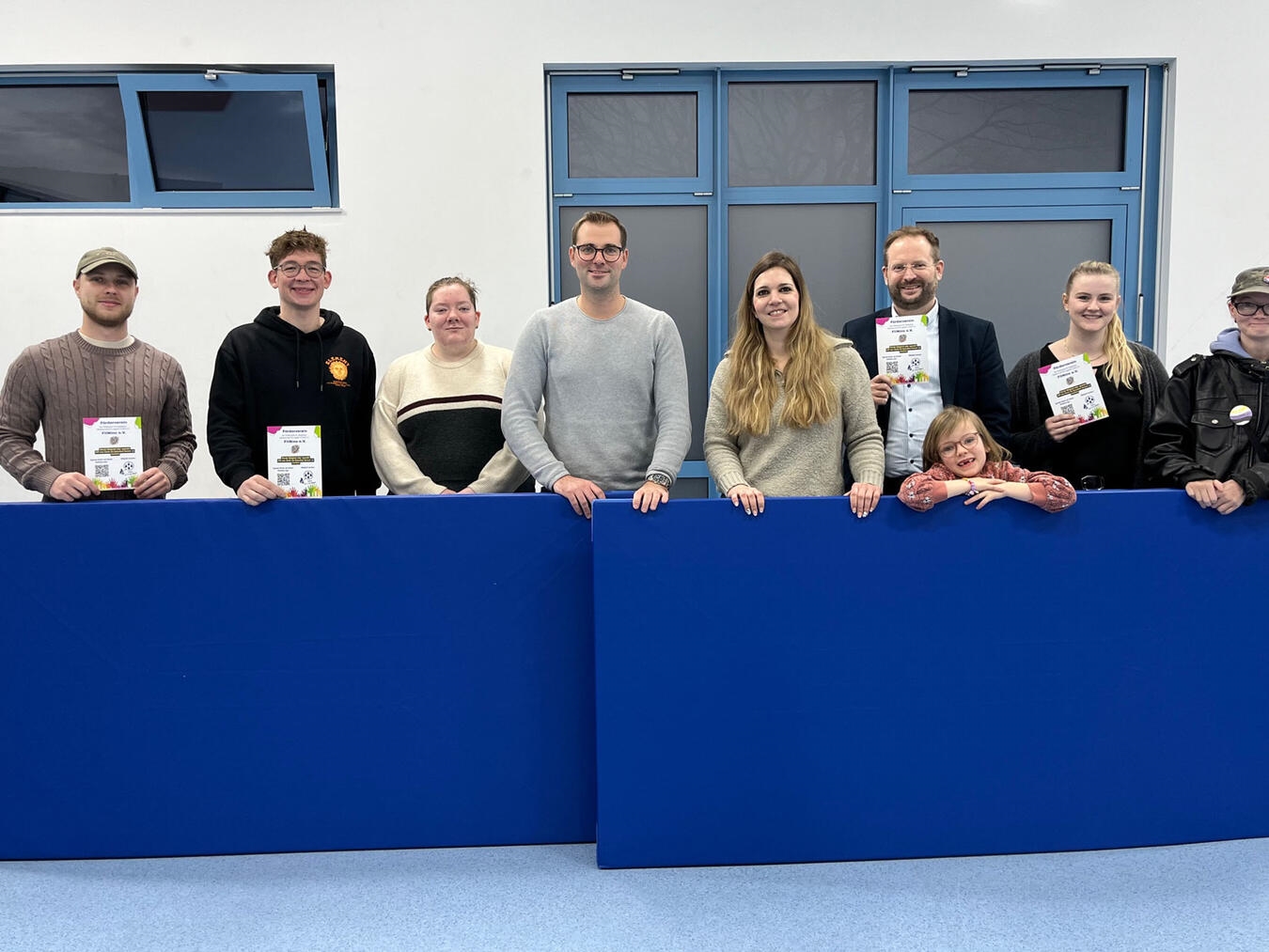 Philipp Otto (Fiinino), Peter Mantel (Astra), Sarah Bendix, Christian Rothgang (Fiinino), Isabelle Caldenhoven (Astra), Pascal Vermaten (Fiinino), Hannah Neusel (Besucherin Astra), Lara Hollands (Astra) und Charlie Ingenhaag (Besucherin Astra). Foto: Michelle Neusel