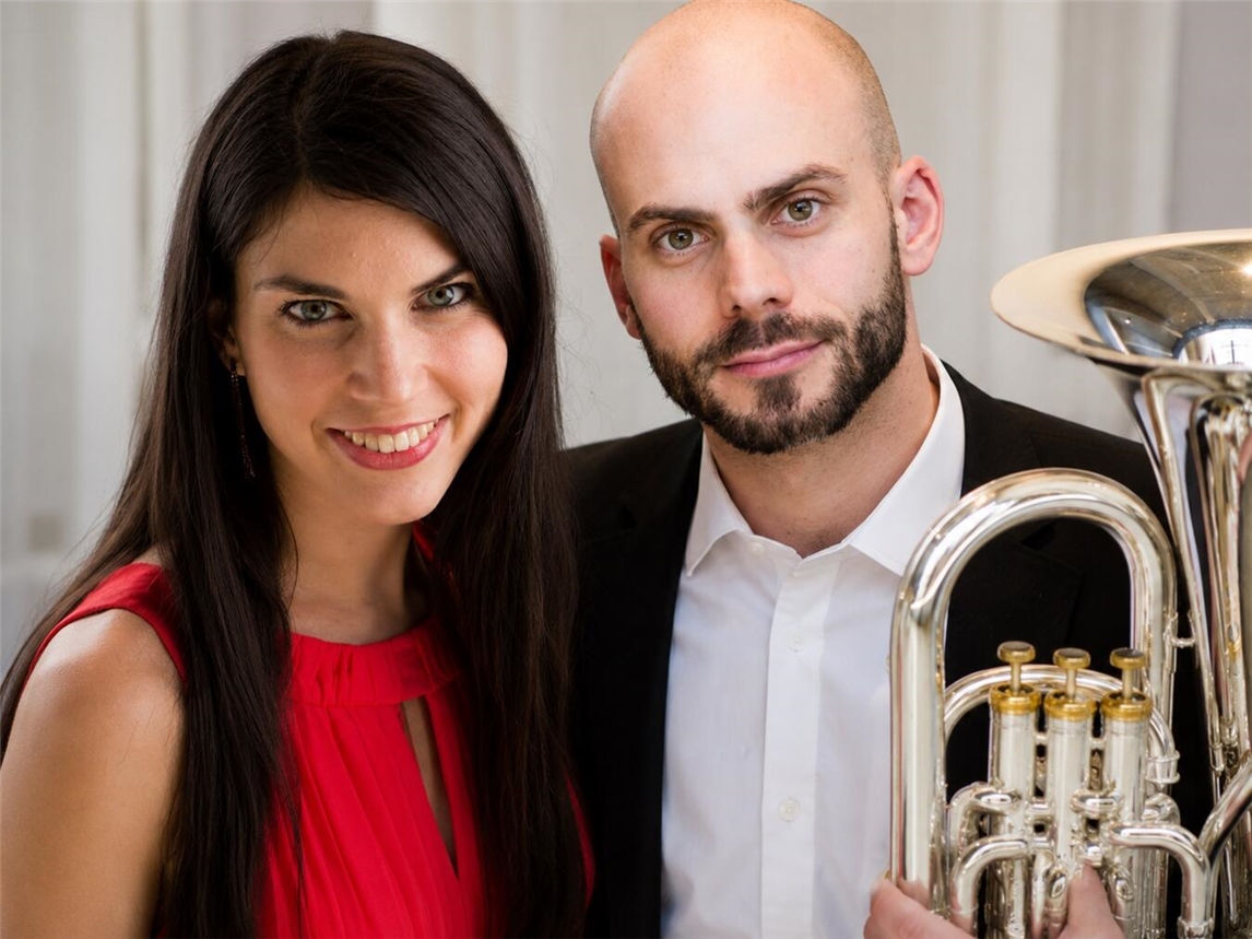 "Philippe Schwartz und Valérie Knabe lächelnd, Porträtfoto, Schwartz/Knabe, prominente Persönlichkeiten"