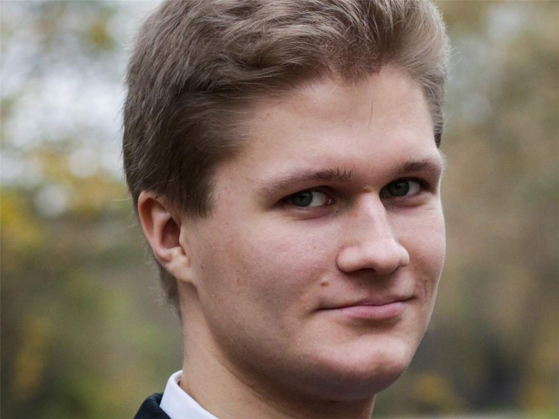 "Piotr Sołtysik spielt Chopin, Szymanowski, Brahms, Prokofiev am Flügel; Konzertfoto von Aldona Piekarska."