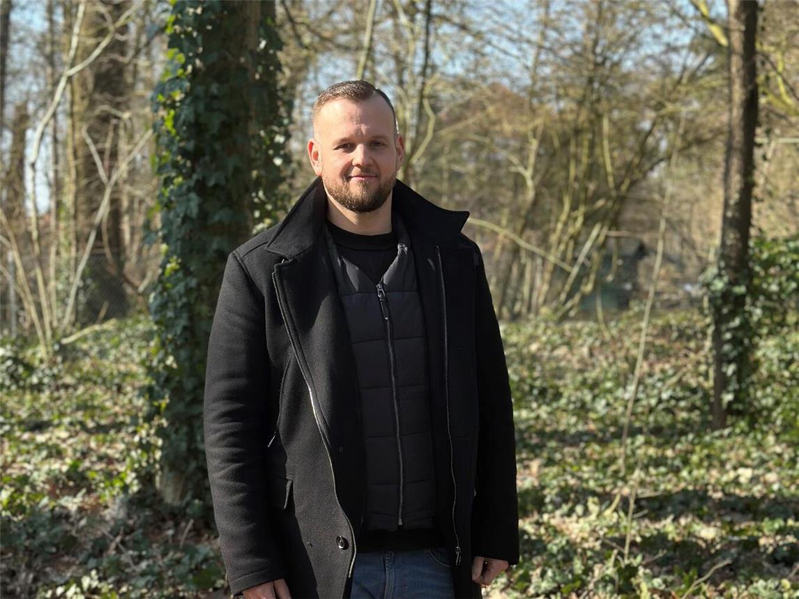 Pierre Lücking arbeitet seit fünf Jahren als Genesungsbegleiter in der LVR-Klinik Bedburg-Hau. Foto: LVR-Klinik Bedburg-Hau