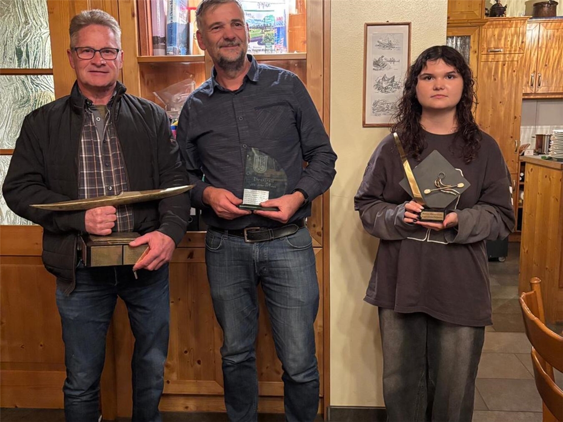Pokalsieger beim Reeser Kanu-Club: (v. l.) Kurt Dahmen, Andreas Besgen und Paula Betancor. Foto: privat