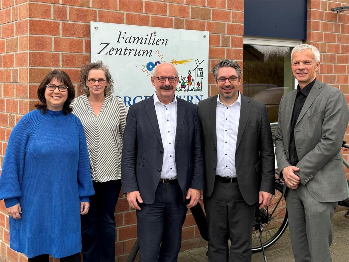 Politiker verschafften sich einen Einblick in die frühkindliche Bildungsarbeit (v.l.): Uta Bolz, Renate Heeks, Wolfgang Gebing, Stefan Rouenhoff und Klaus Keysers. Foto: Wahlkreisbüro Stefan Rouenhoff