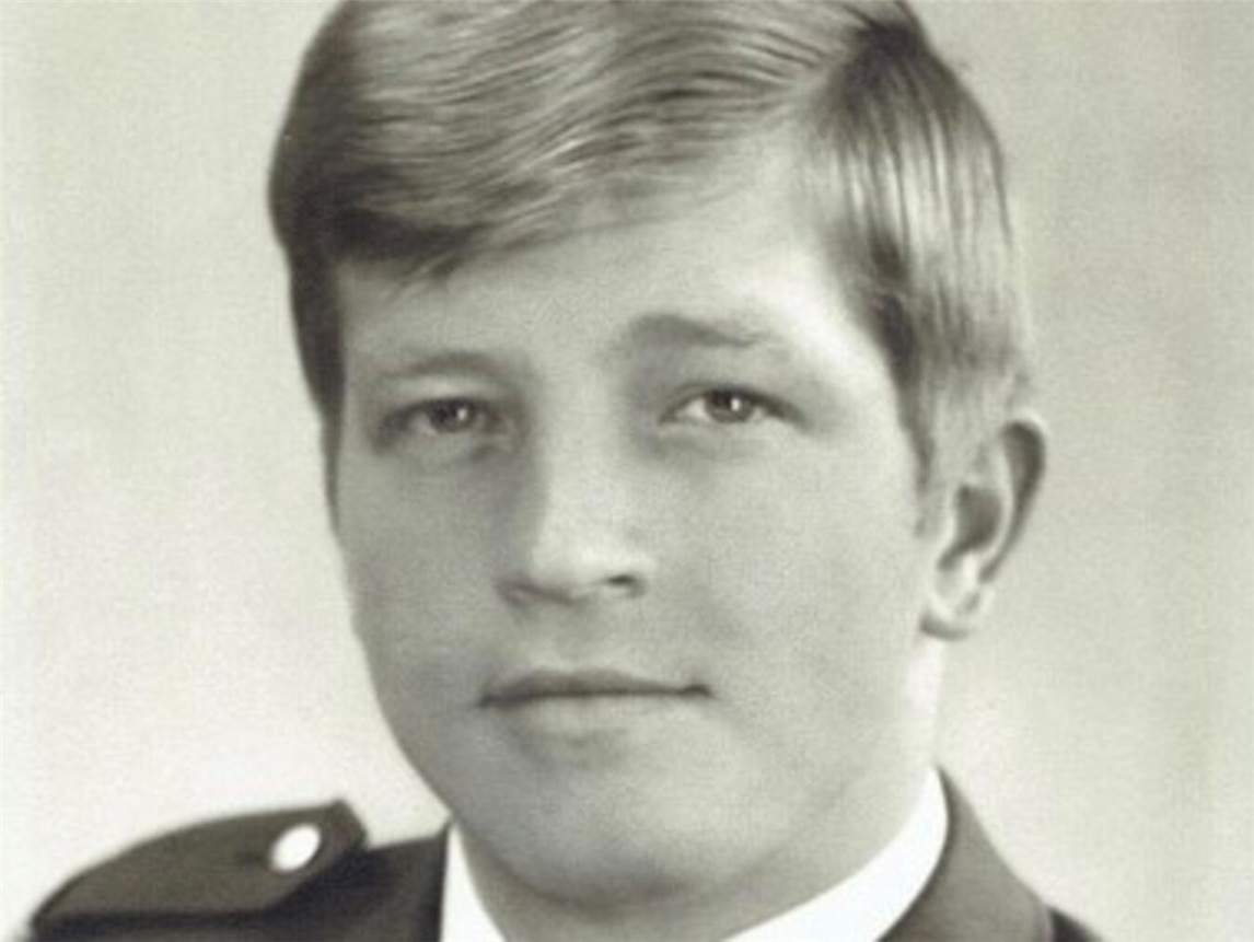 "Portrait von Polizeimeister Günther Olfen, Gedenken an 1972 in Oberhausen gefallenen Beamten"