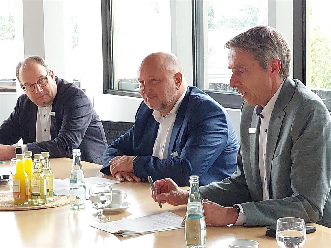 Präsentierten das Zahlenwerk (v.l.): Andreas Meder, Thomas Müller, Wilfried Röth. Foto: Sparkasse Rhein-Maas