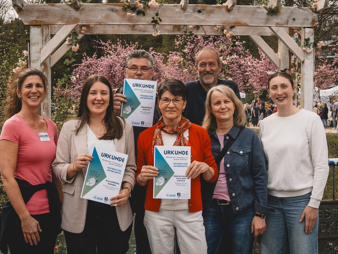 Preisverleihung Nachhaltigkeitswettbewerb: Gewinner und Organisatoren aus Kleve, darunter Verena Rohde und Dirk Posdena.