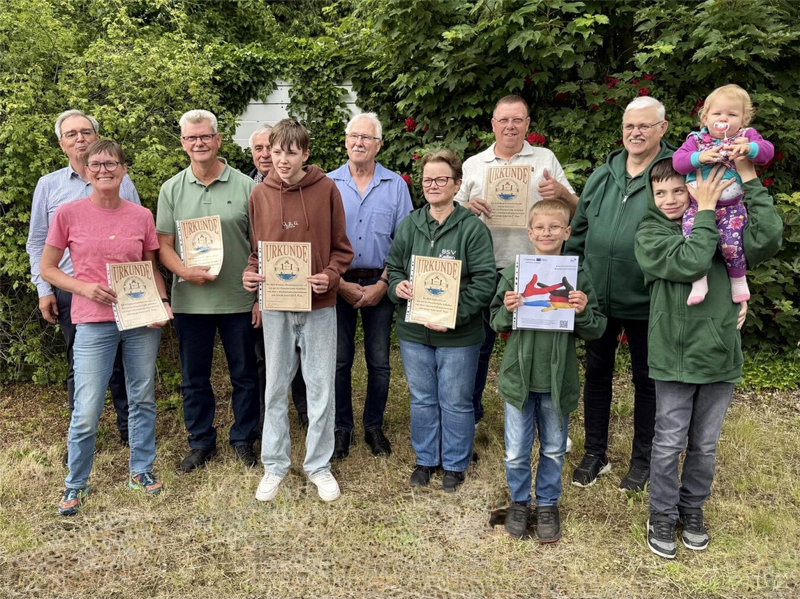 "Preisverteilung beim deutsch-niederländischen Freundschaftsschießen, Feier der Kameradschaft und Vereinsfreundschaft"