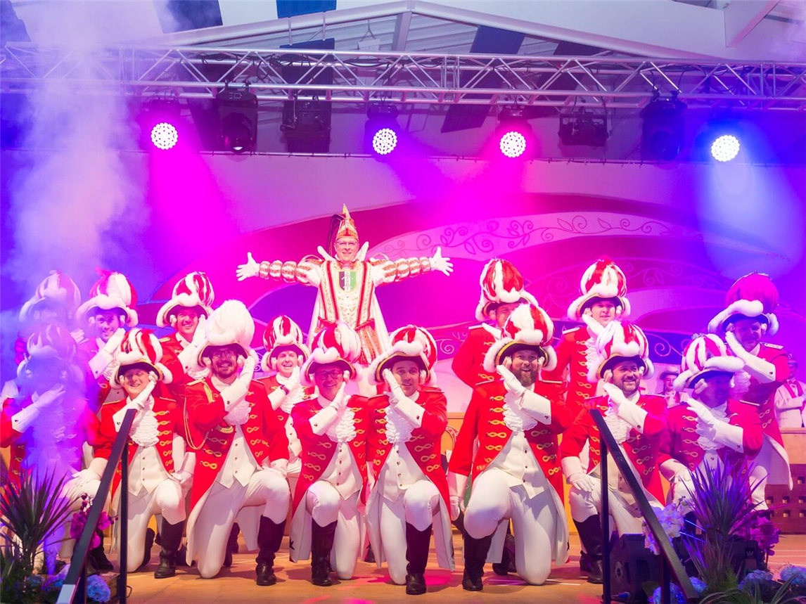 Prinz Mike I. und seine Garde präsentieren in der kommenden Session einen neuen Tanz.Foto: Bernd Kolterjahn