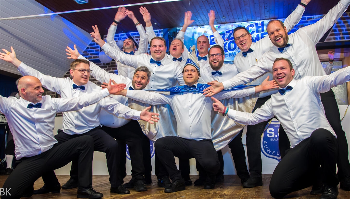 Prinz Sven I. (Verhaag) und sein Elferrrat führen die Jecken durch die fünfte Jahreszeit.Foto: Bernd Kolterjahn