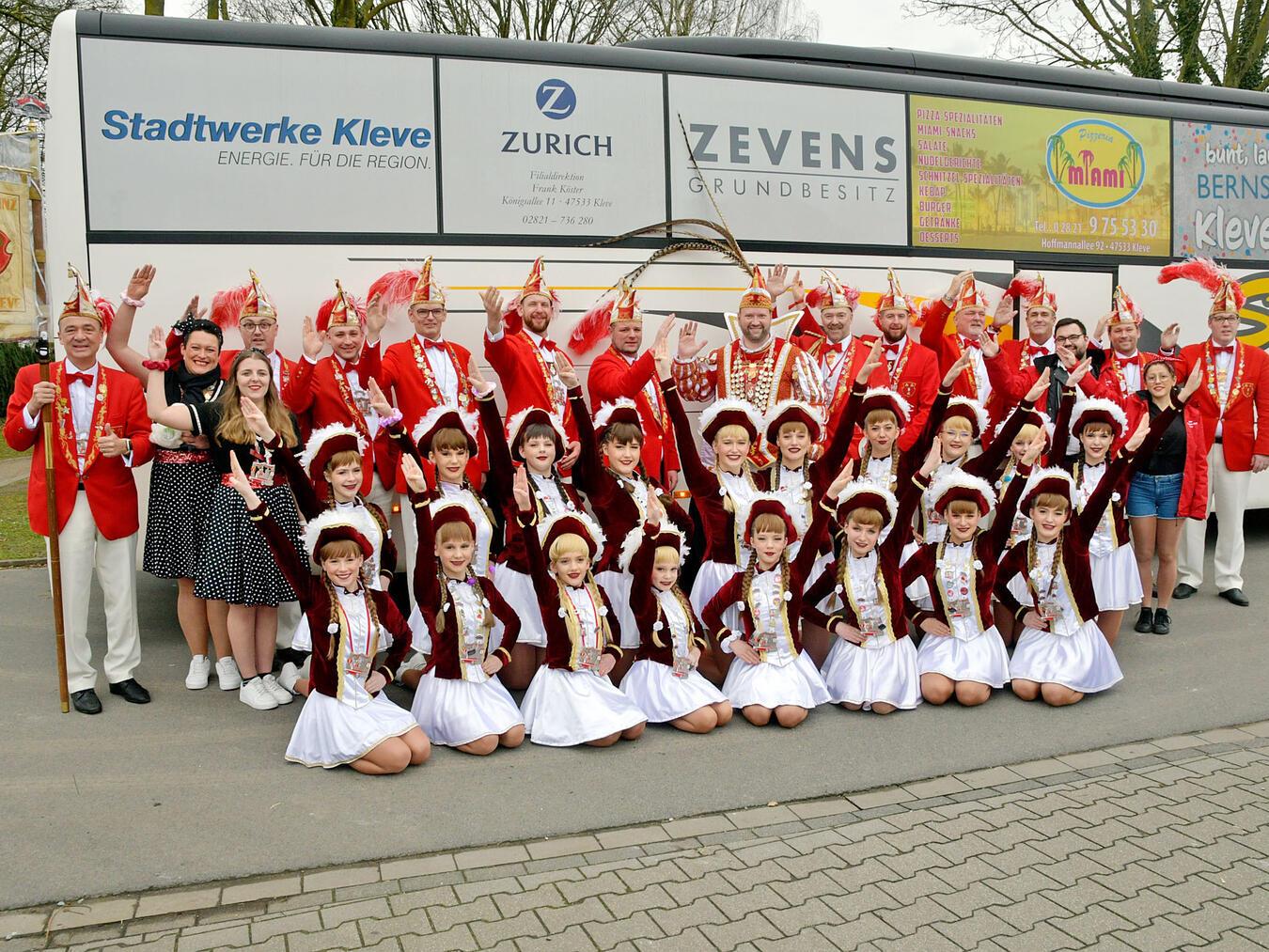 Prinz Tim der Rockende und seine Garde sind gewappnet für den Höhepunkt der jecken Session. NN-Foto: Rüdiger Dehnen