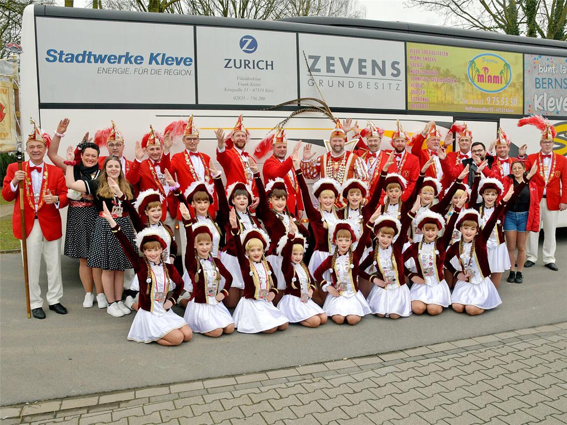 Prinz Tim der Rockende und seine Garde sind gewappnet für den Höhepunkt der jecken Session. NN-Foto: Rüdiger Dehnen