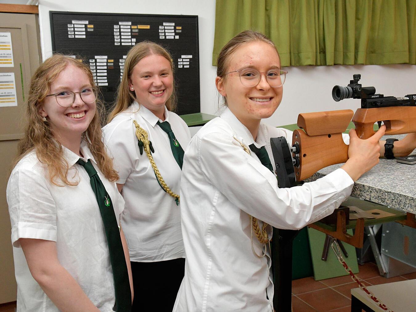 Prinzessin Heidi Kuzma (l.) hatte mit Laura Waßer und ihrer Schwester Maja (r.) starke Konkurrenz. NN-Foto: Rüdiger Dehnen