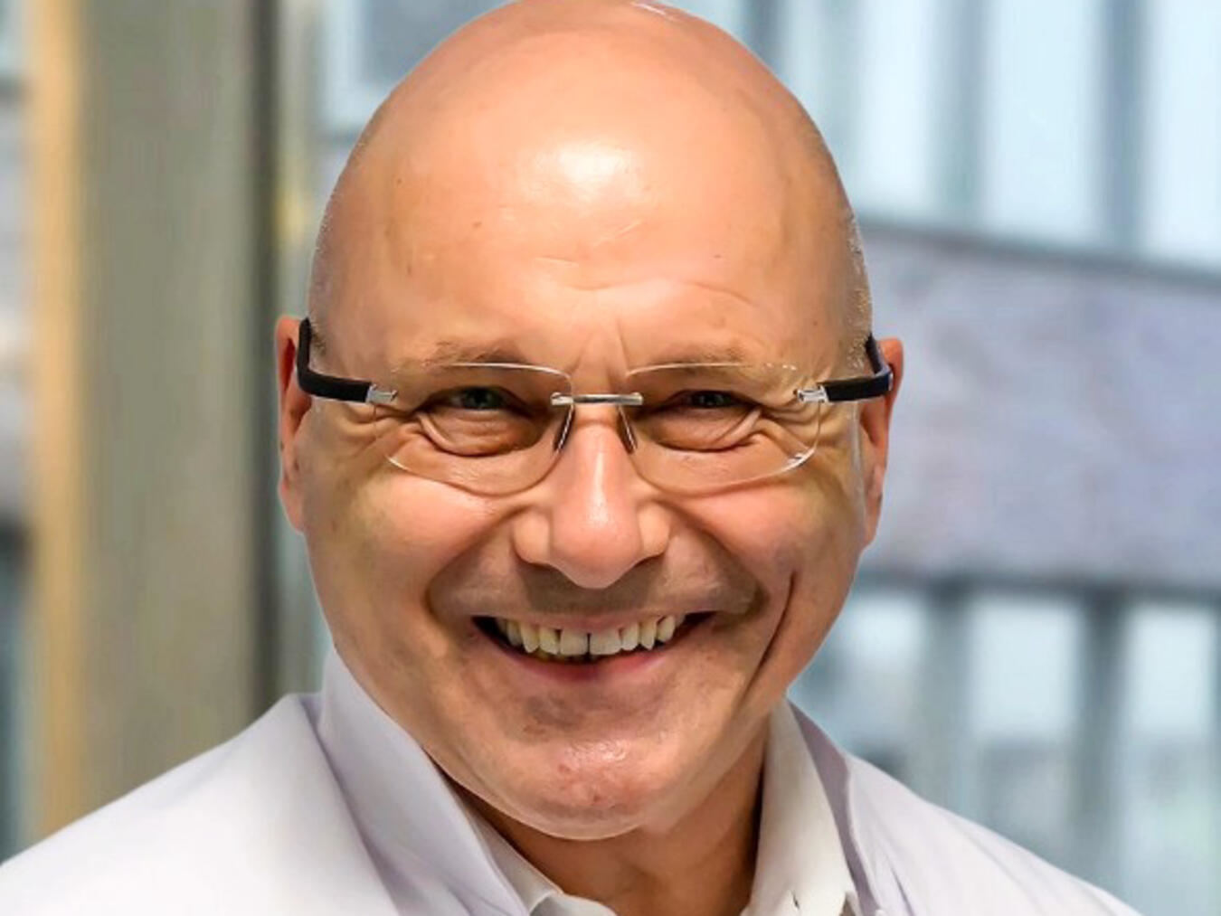 "Dr. Alexander Joist, Chefarzt Orthopädie am St.-Clemens-Hospital, Porträtfoto"