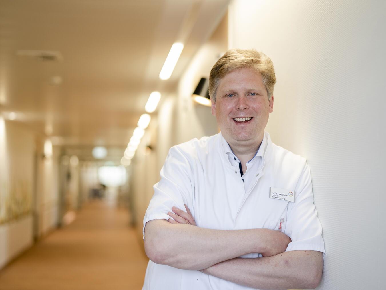 Privatdozent Dr. Stefan Lakemeier, Chefarzt der Klinik für Wirbelsäulenchirurgie am St. Marien-Hospital in Borken. Foto: Dr. Stefan Lakemeier