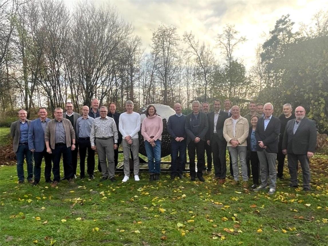 Probat-Betriebsratsvorsitzender Christoph Derksen (2. v. l.) mit den Ehrengästen, darunter auch Wim Abbing (4. v. l.). Foto Probat