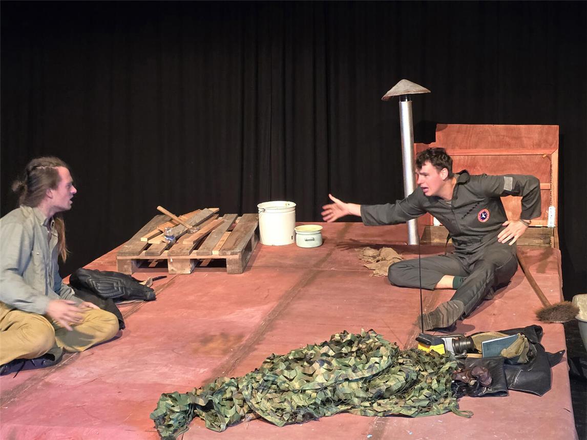 Probenszene aus dem Einakter „Vier mal drei Meter“ – zu sehen am Wochenende beim Theater im Fluss in Kleve.NN-Foto: HF.