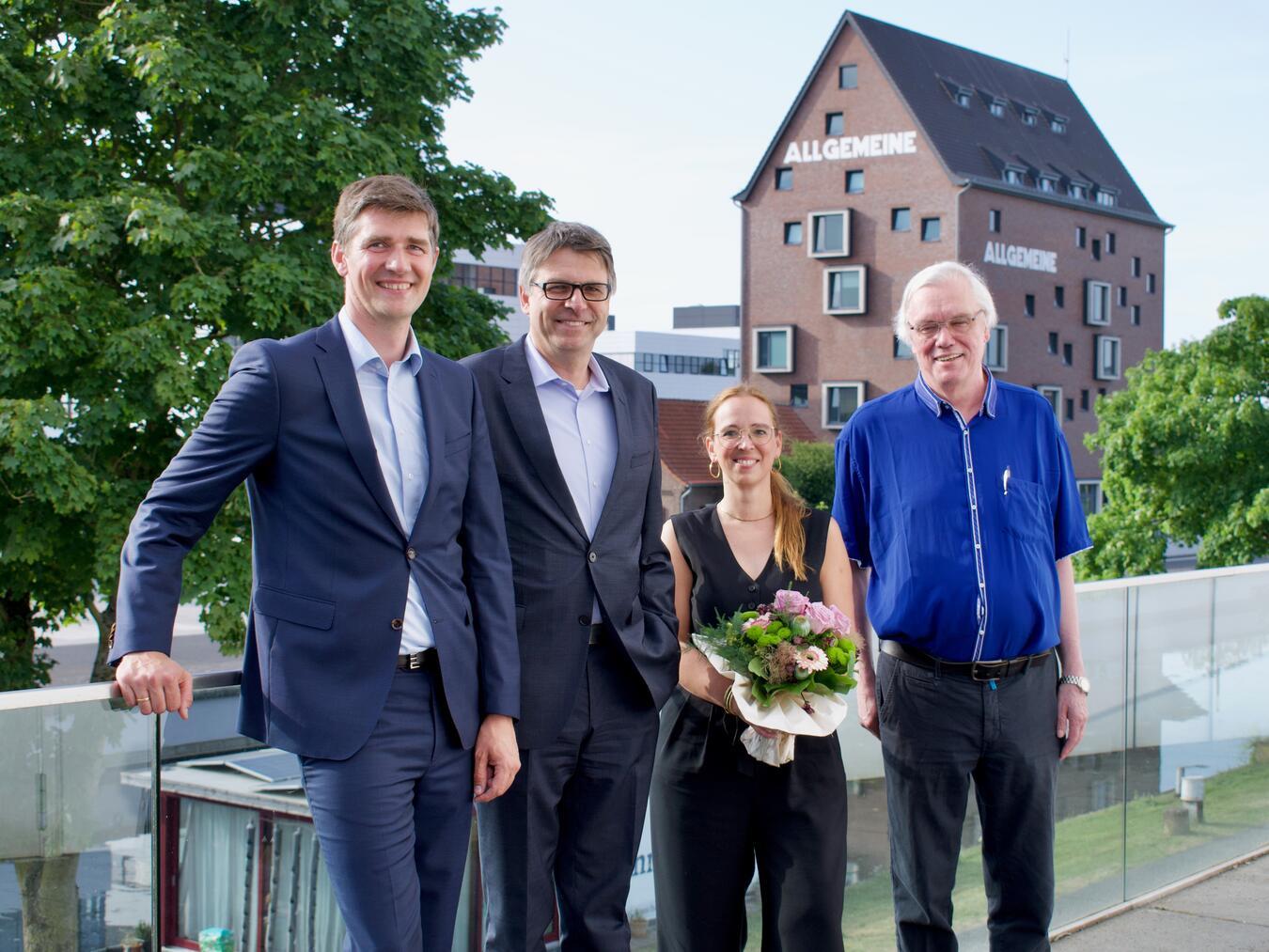 Prof. Dr. Wögen Tadsen, Prof. Dr. Oliver Locker-Grütjen, Dr. Annett Schmeck und Prof. Dr. Aloys Krieg (v.l.). Foto: Johannes Bäumer/HSRW